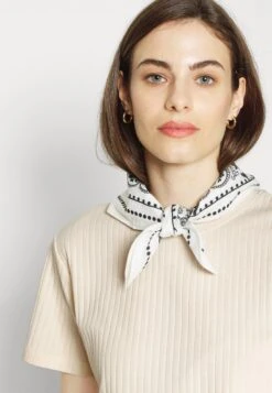 TOP SKIRT SET - Bleistiftrock - 003 - Off-white -Kleidung Rabatte Geschäft 17d77307363e48c6bd680b42cdfb7bf7