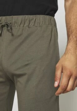 Pier One 2 PACK - Nachtwäsche Hose - Black/khaki 11 Pier One 2 PACK - Nachtwäsche Hose - Black/khaki -Kleidung Rabatte Geschäft 2d7e8aabb1c34004a160f9bd3c559011