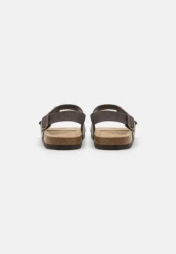 Pier One UNISEX - Riemensandalette - Dark Brown 8 Pier One UNISEX - Riemensandalette - Dark Brown -Kleidung Rabatte Geschäft 3ab13fc8e6dd44d39a02f99a9fd8e8e2