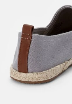 Pier One RENA ESPADRILLE UNISEX - Espadrille - Light Grey -Kleidung Rabatte Geschäft 42d2421a7d9a4236aff6d97b980fd1f5