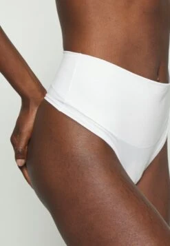 Spanx COTTON COMFORT THONG - String - White 10 Spanx COTTON COMFORT THONG - String - White -Kleidung Rabatte Geschäft 45d6754fcd2a476688f498cd73a16137