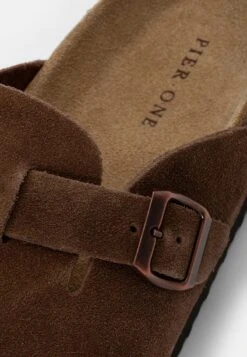 Pier One LEATHER UNISEX - Clogs - Brown -Kleidung Rabatte Geschäft 47364cdc1dcd4794860a5f6810594e6c