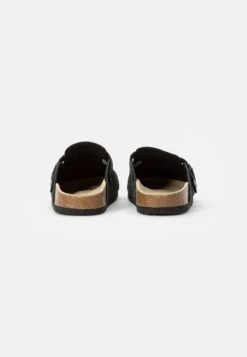 Pier One Pantolette Flach - Black -Kleidung Rabatte Geschäft 4d309a52050a4badb4012456e00dd92b