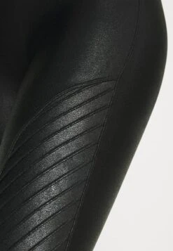 Spanx FAUX LEATHER MOTO LEGGINGS - Leggings - Strümpfe - Black 8 Spanx FAUX LEATHER MOTO LEGGINGS - Leggings - Strümpfe - Black -Kleidung Rabatte Geschäft 5b034f0ef40f4c738f7ae3f2ec752813