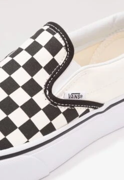 Vans UA CLASSIC SLIP-ON PLATFORM - Slipper - Black/white 10 Vans UA CLASSIC SLIP-ON PLATFORM - Slipper - Black/white -Kleidung Rabatte Geschäft 5baf7f7b02c14af0b988454dd0695cb1