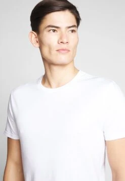 Pier One 2 PACK - T-Shirt Basic - White/dark Blue -Kleidung Rabatte Geschäft 5d6a04d994e343d2903cc2c1666bad4b