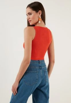 LELA Top - Orange 8 LELA Top - Orange -Kleidung Rabatte Geschäft 6a426294e7634c80bf0eefdff2ab57f0