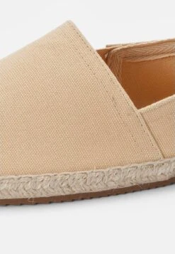 Pier One RENA ESPADRILLE UNISEX - Espadrille - Beige -Kleidung Rabatte Geschäft 7bf9f79cf7ad4df8a90b17f86d74fca8