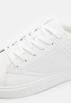 Pier One UNISEX - Sneaker Low - White -Kleidung Rabatte Geschäft 9df20e8fbfac4dbbaad7e726f8a84e52