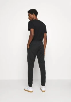 Pier One Jogginghose - Black -Kleidung Rabatte Geschäft a1b709fa2c32431482f95b3eb7300192