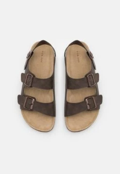 Pier One UNISEX - Riemensandalette - Dark Brown 9 Pier One UNISEX - Riemensandalette - Dark Brown -Kleidung Rabatte Geschäft a689817c07e34f47aa63a98de89f094a