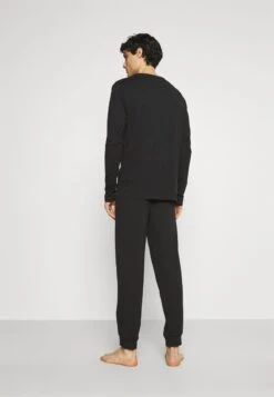 Pier One Nachtwäsche Set - Black 8 Pier One Nachtwäsche Set - Black -Kleidung Rabatte Geschäft b9b8fb88b64649ea840444d93817e424