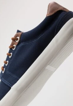Pier One UNISEX - Sneaker Low - Dark Blue 11 Pier One UNISEX - Sneaker Low - Dark Blue -Kleidung Rabatte Geschäft c4c64a8508b7448e9f9a2c45f00c46e0
