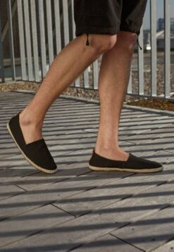 Pier One RENA ESPADRILLE UNISEX - Espadrille - Black -Kleidung Rabatte Geschäft cb806f944ebf47a1be125d225ca7178e