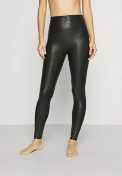 Spanx FAUX LEATHER MOTO LEGGINGS - Leggings - Strümpfe - Black 11 Spanx FAUX LEATHER MOTO LEGGINGS - Leggings - Strümpfe - Black -Kleidung Rabatte Geschäft cc168e241a1148cabebdf661ebda73b3
