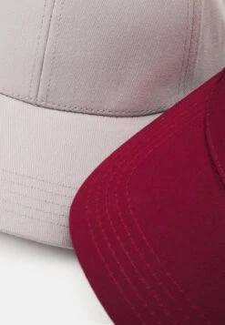 Pier One UNISEX 2 PACK - Cap - Light Grey/berry 9 Pier One UNISEX 2 PACK - Cap - Light Grey/berry -Kleidung Rabatte Geschäft db52e4bec20b4e21a2d423baba99be86