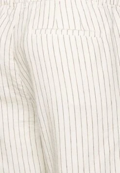 Pier One LINEN BLEND DRAWCORD SHORTS - Shorts - Off-white -Kleidung Rabatte Geschäft f49c7de0cfa048f4bc002dc26d1abcb2