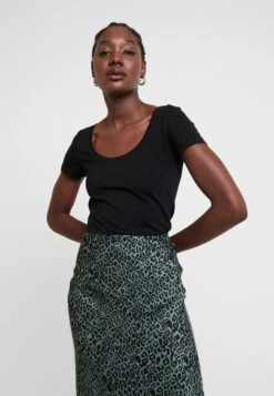 Anna Field 2 PACK - T-Shirt Basic - Black -Kleidung Rabatte Geschäft f8f858ed20b24789b8019797588fb528