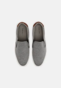 Pier One UNISEX - Slipper - Dark Grey 9 Pier One UNISEX - Slipper - Dark Grey -Kleidung Rabatte Geschäft fd4006995ad74583bd5d996537dcc72b