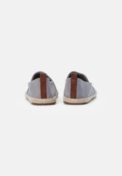 Pier One RENA ESPADRILLE UNISEX - Espadrille - Light Grey -Kleidung Rabatte Geschäft fe23b761b30844ac92e7eccfef327beb